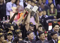 开元体育-这也行？赛后广东宏远回应争议广东宏远围绕全明星赛更衣室发声，今晚山东男篮调整名单以备全明星赛的简单介绍